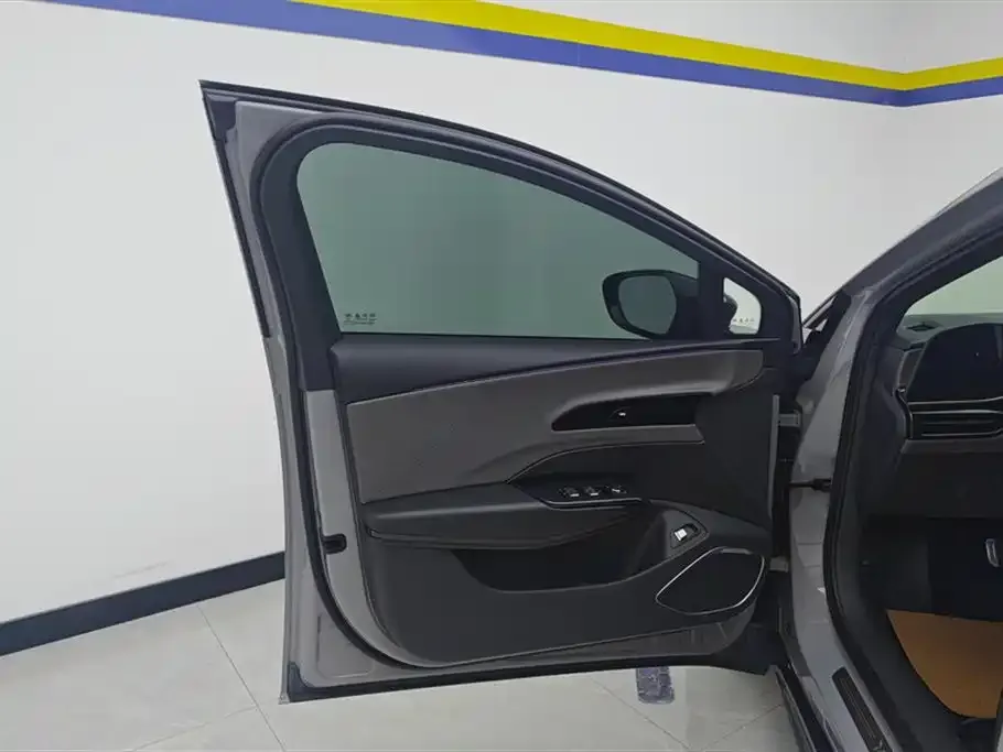 Hongqi EH7 2024 из CN, фото 6