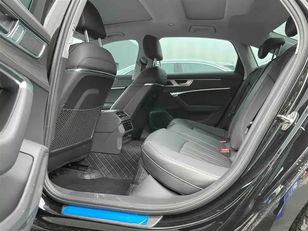 Audi A6L 2023 из CN, фото 5