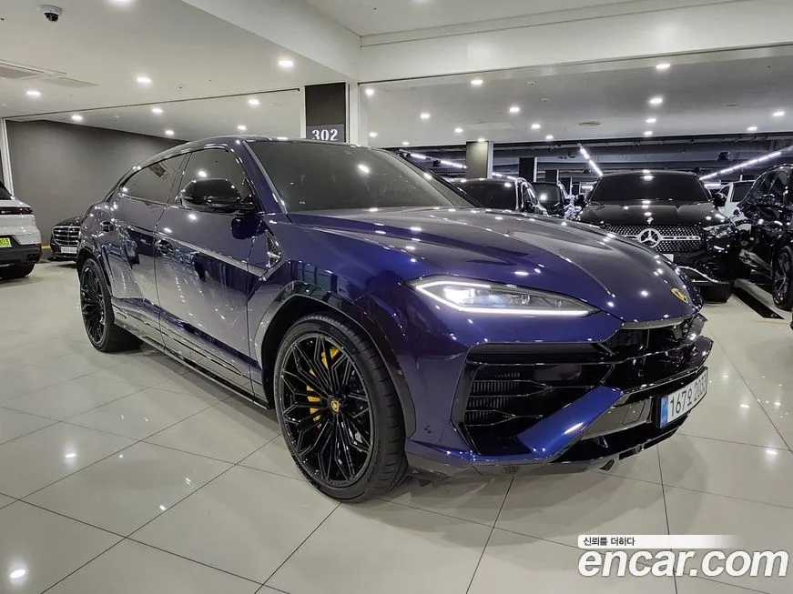 Lamborghini Urus — фото 1