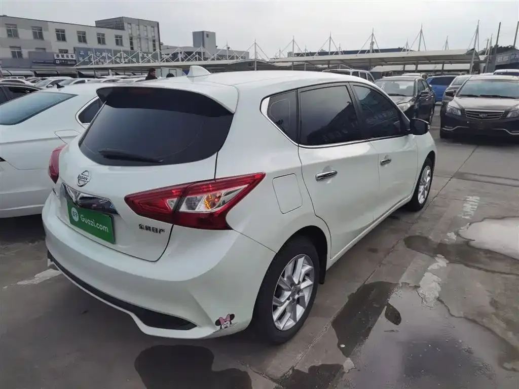 Nissan Tiida — фото 4