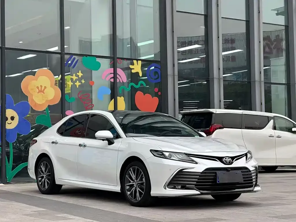 Toyota Camry — фото 2