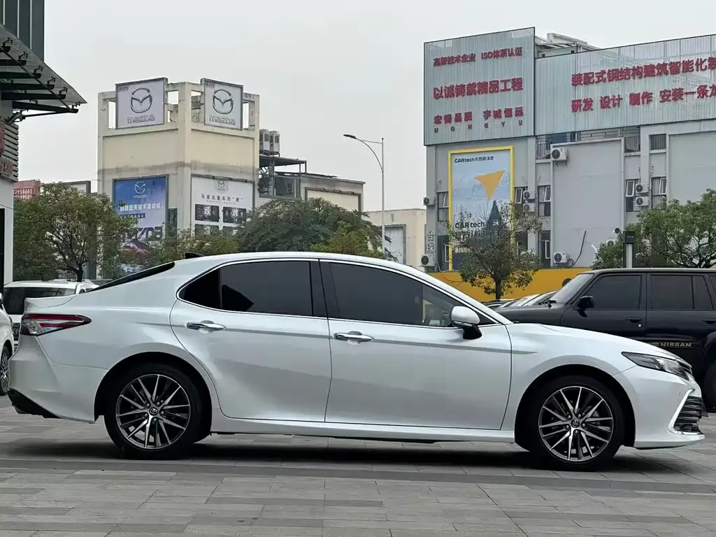 Toyota Camry — фото 3