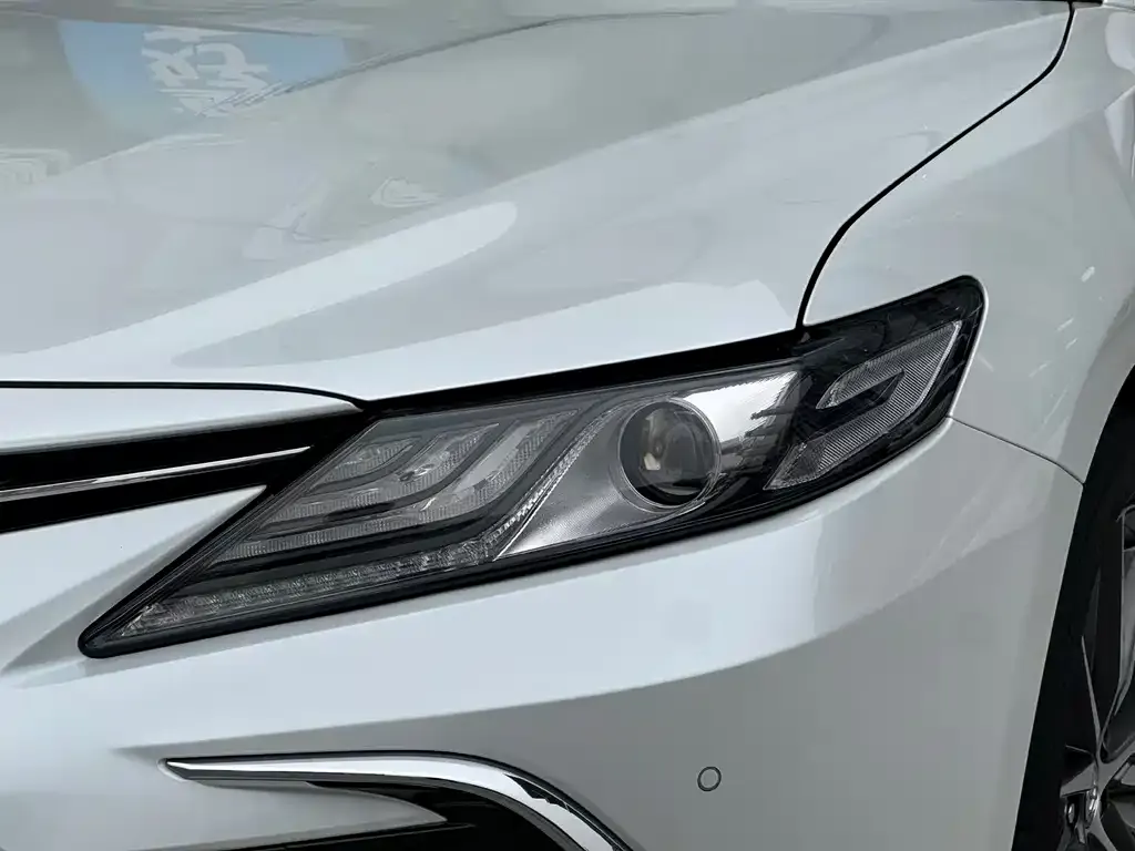 Toyota Camry — фото 5