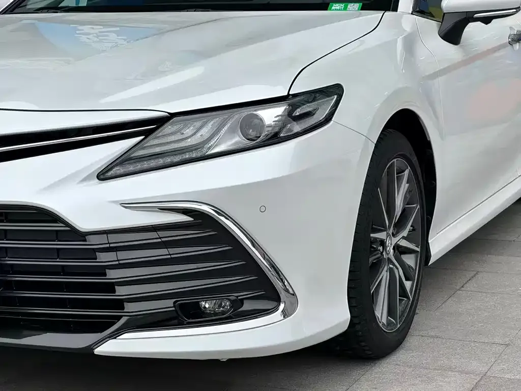 Toyota Camry — фото 6