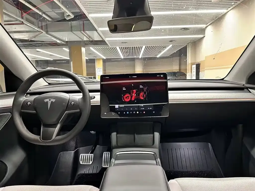 Tesla Model Y — фото 9