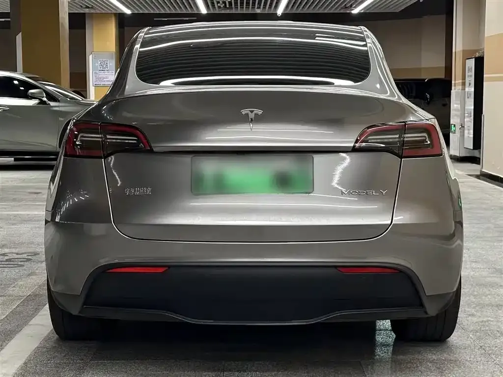 Tesla Model Y — фото 4