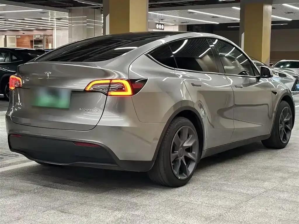 Tesla Model Y — фото 6