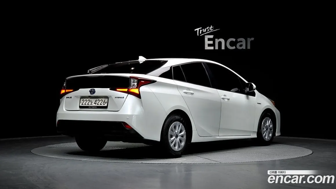 Toyota Prius 2021 из KR, фото 2