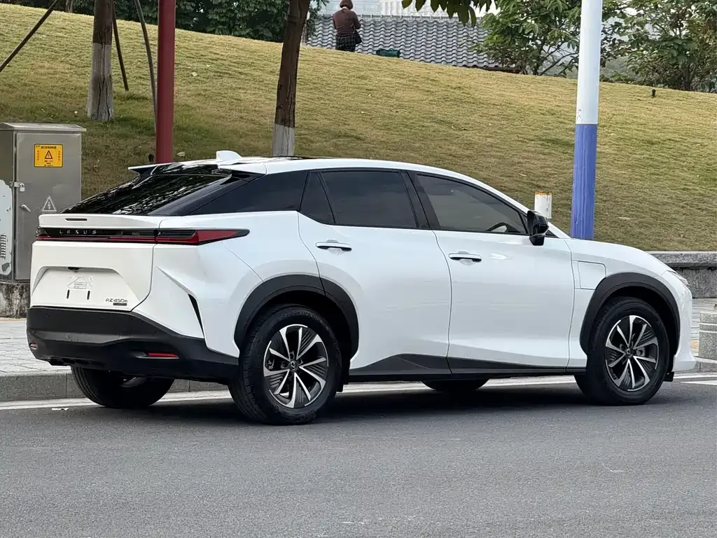 Lexus RZ — фото 10