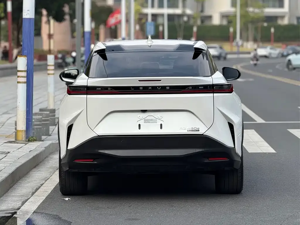Lexus RZ — фото 2