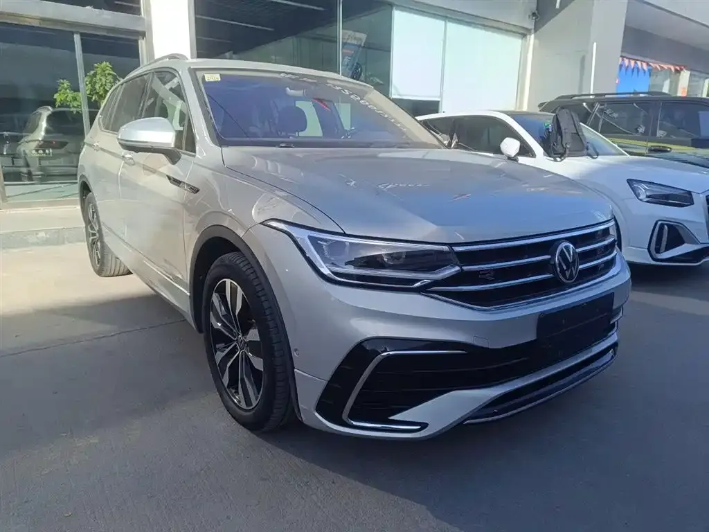 Volkswagen Tiguan L — фото 6