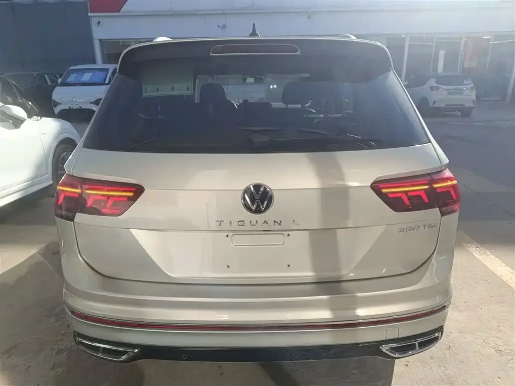 Volkswagen Tiguan L — фото 9