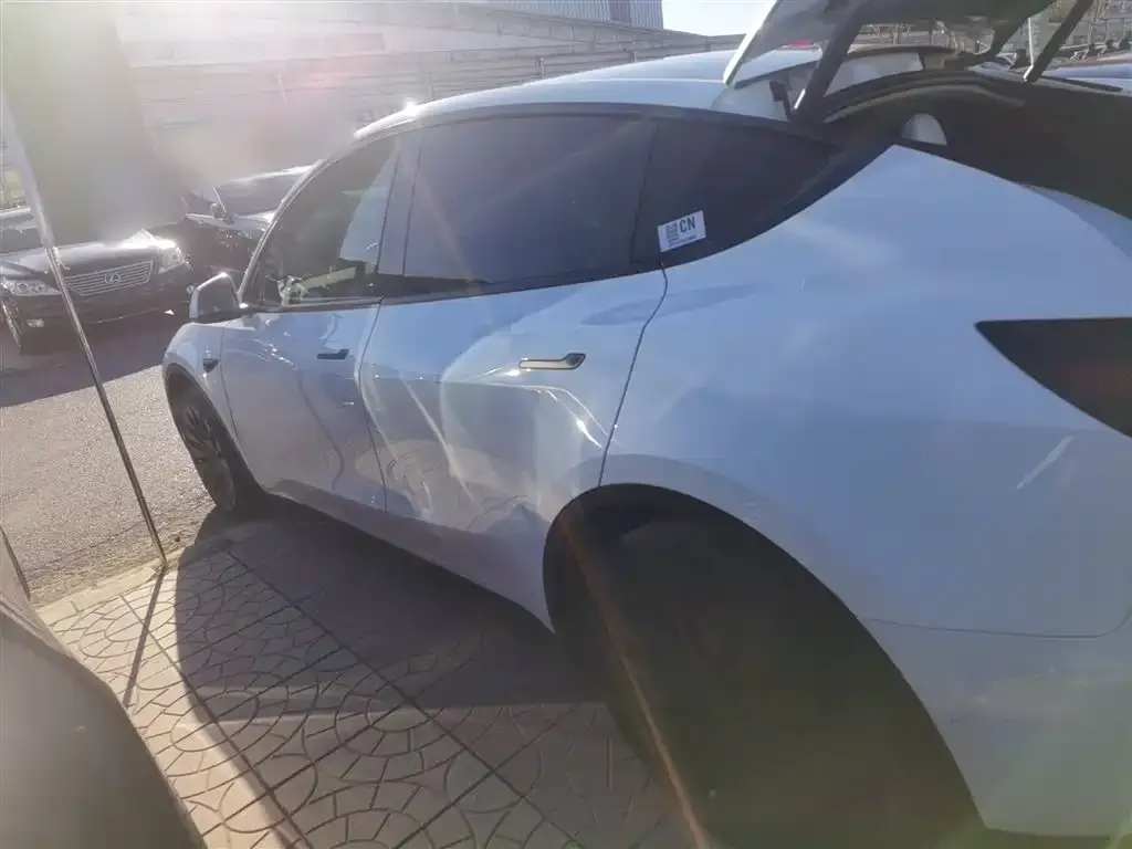 Tesla Model Y 2024 из CN, фото 3