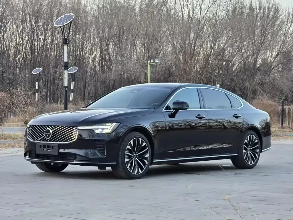 Volvo S90 — фото 1