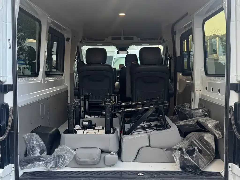 Ford Transit T8 2024 из CN, фото 4