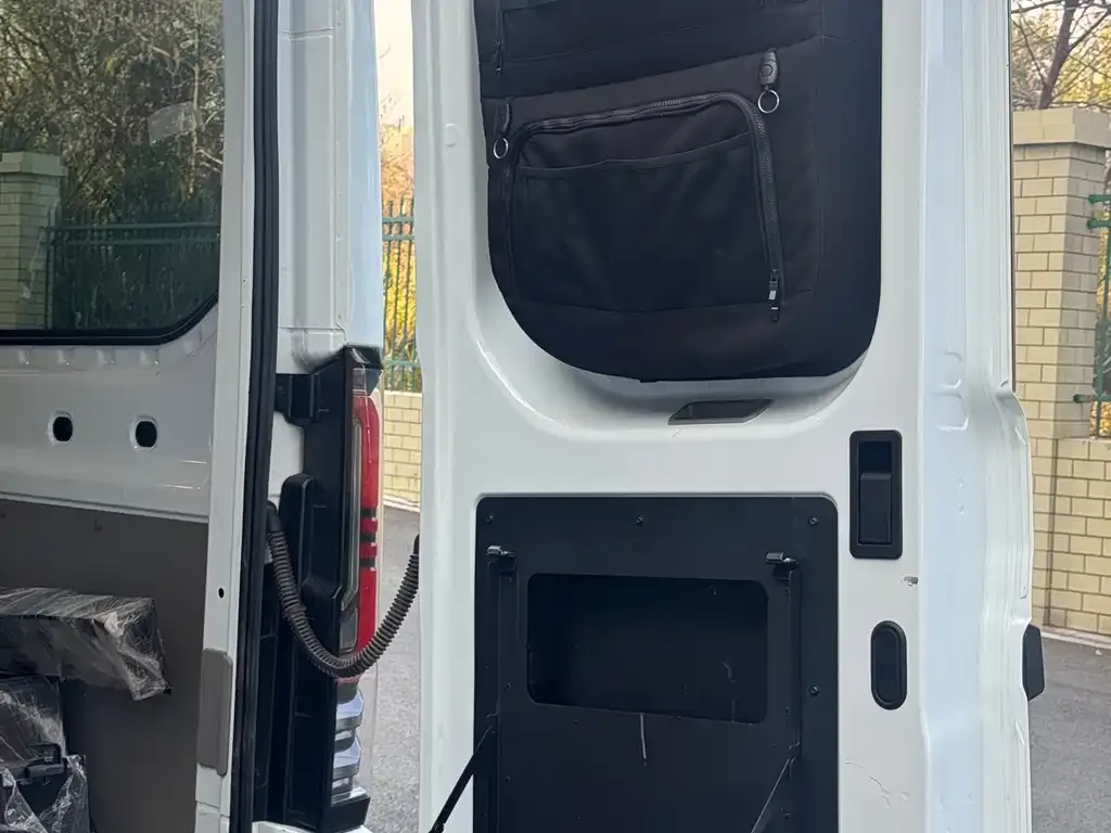 Ford Transit T8 2024 из CN, фото 3
