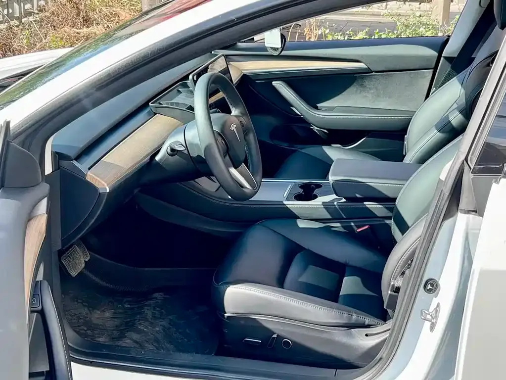 Tesla Model 3 — фото 7