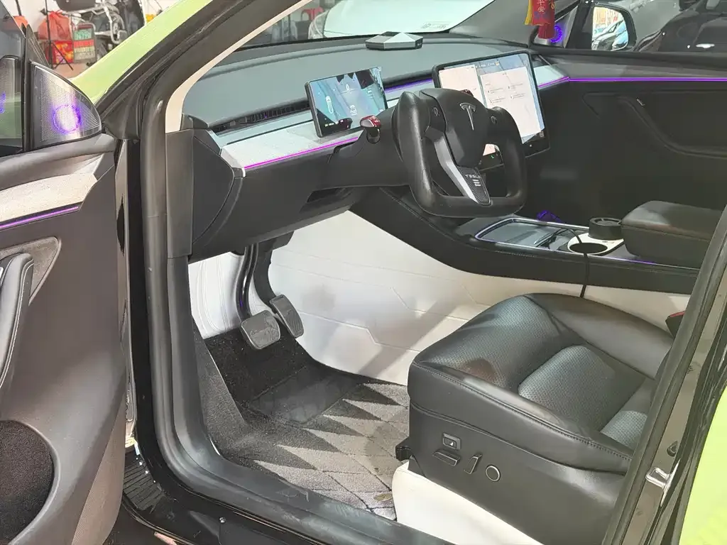 Tesla Model Y — фото 6