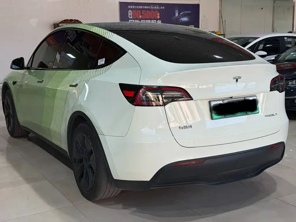 Tesla Model Y — фото 9
