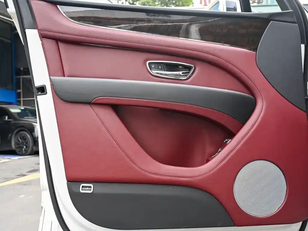 Bentley Bentayga PHEV 2022 из CN, фото 2