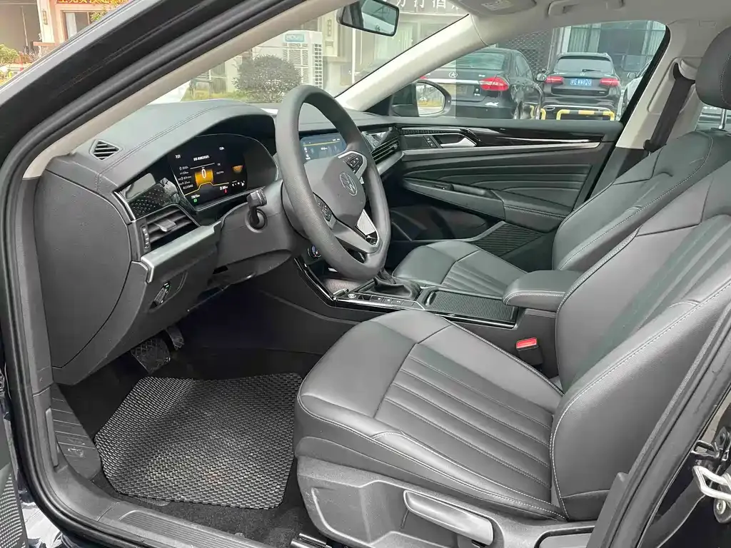 Volkswagen Passat 2023 из CN, фото 10