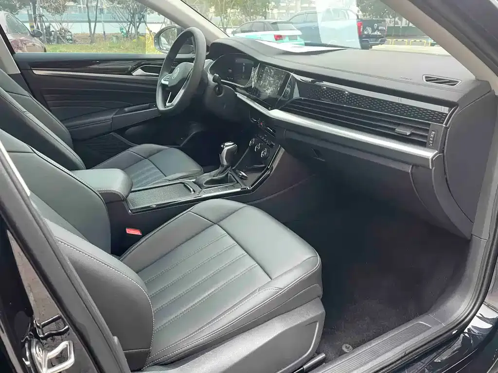 Volkswagen Passat 2023 из CN, фото 3