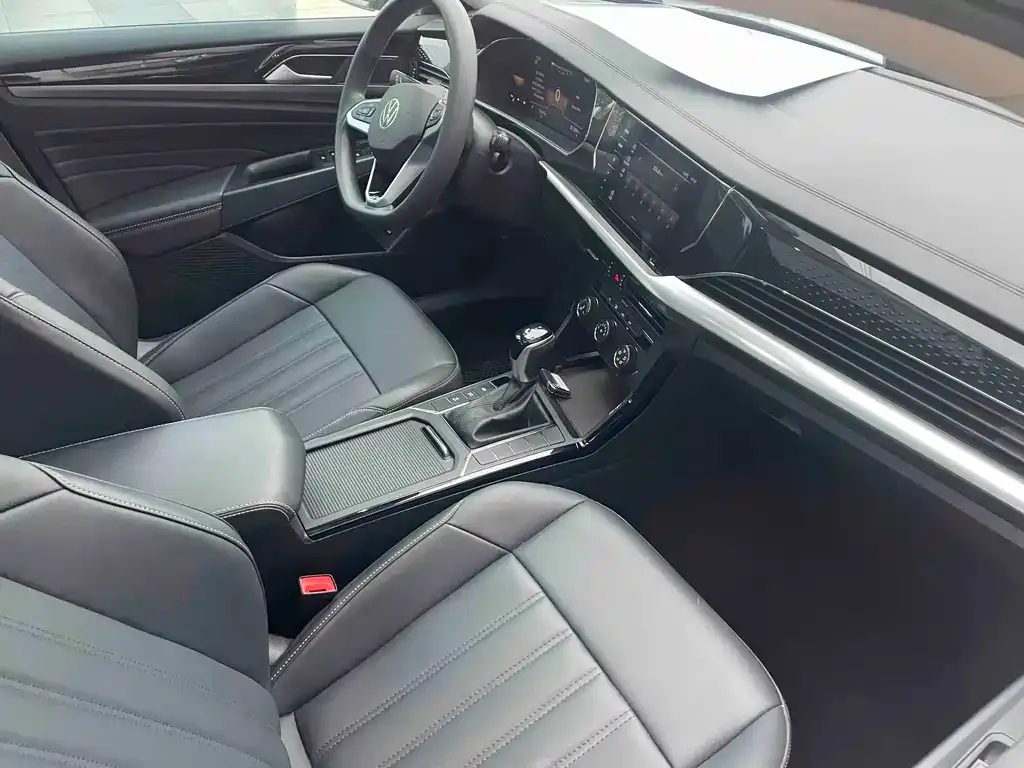 Volkswagen Passat 2023 из CN, фото 8