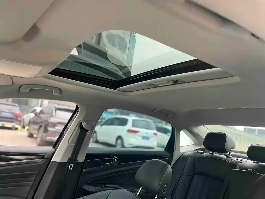 Volkswagen Passat 2023 из CN, фото 2