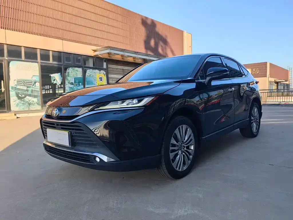 Toyota Harrier — фото 1