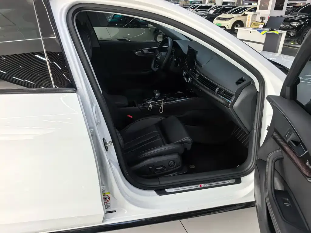 Audi A4L 2023 из CN, фото 7