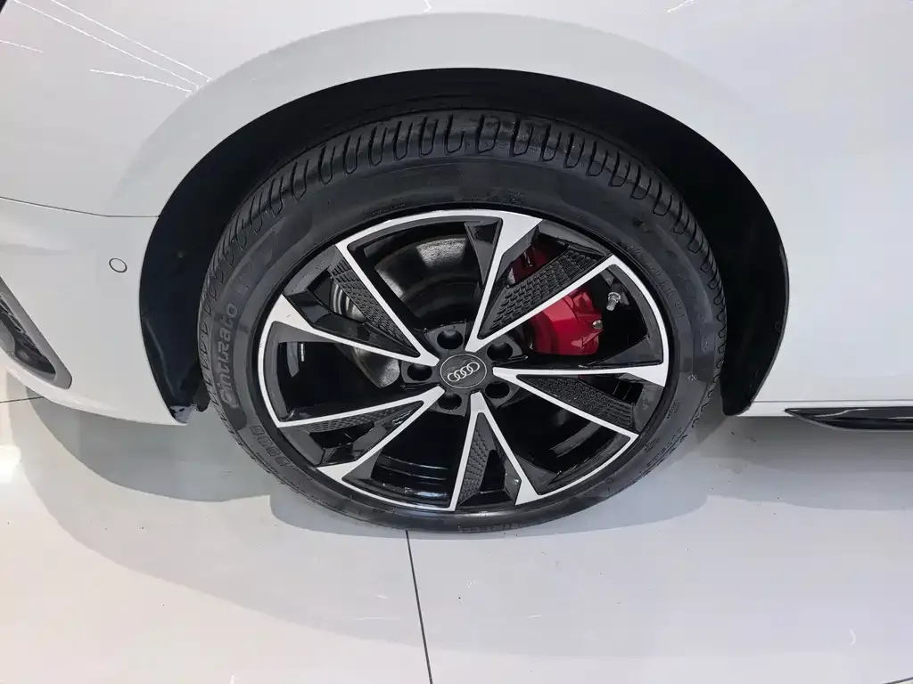 Audi A4L 2023 из CN, фото 2