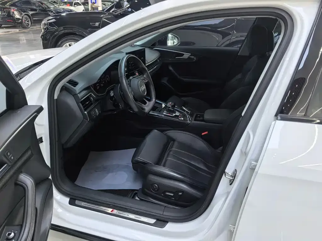 Audi A4L 2023 из CN, фото 4