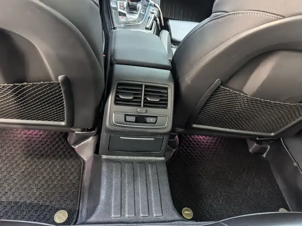 Audi A4L 2023 из CN, фото 10