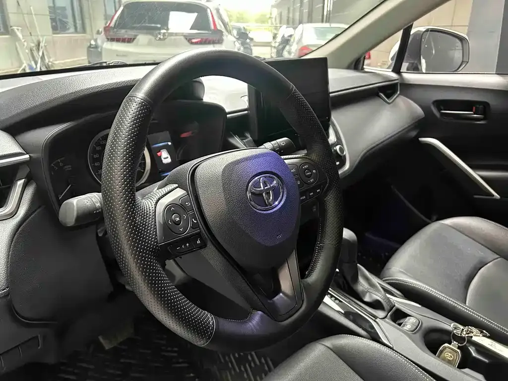 Toyota Corolla Cross 2022 из CN, фото 10