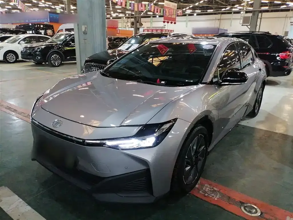 Toyota bZ3 2023 из CN, фото 1