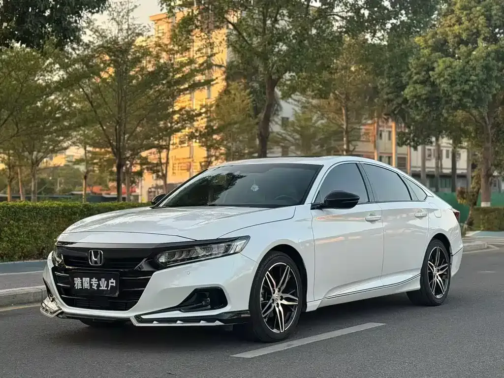 Honda Accord — фото 1