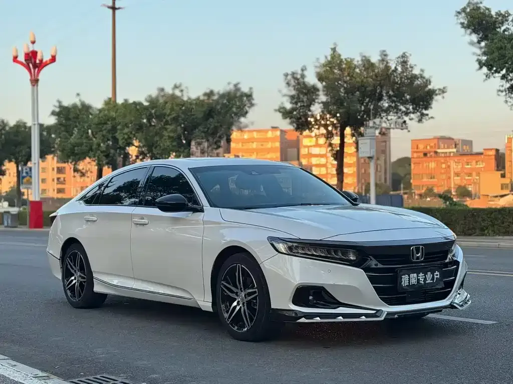 Honda Accord — фото 8