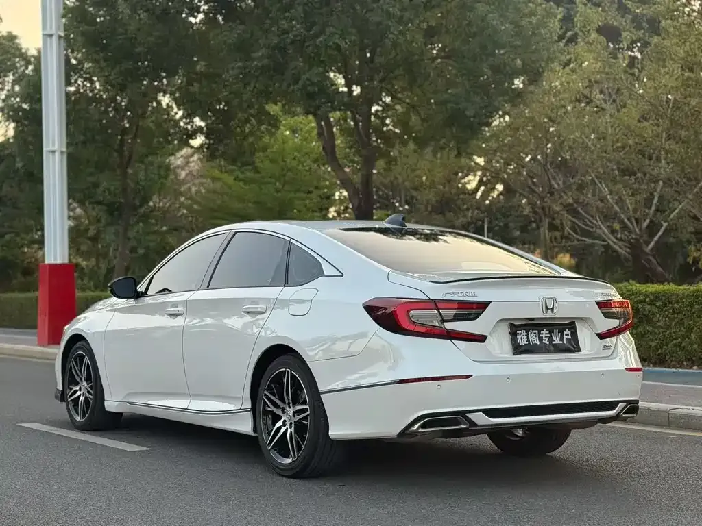 Honda Accord — фото 9