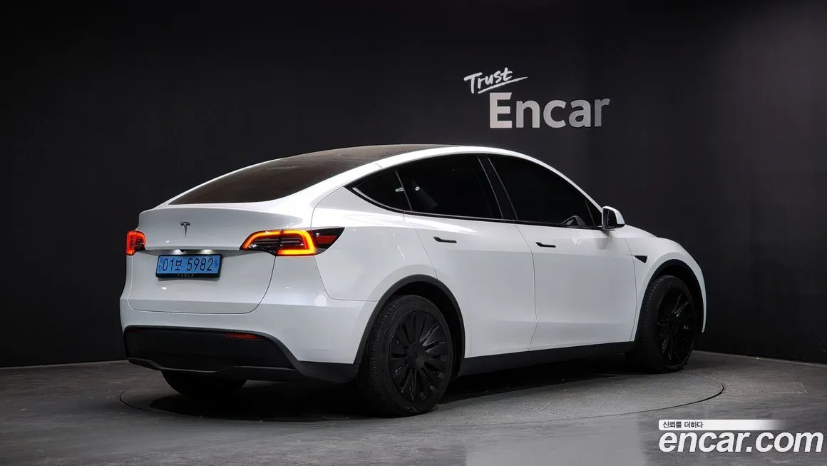 Tesla Model Y — фото 5