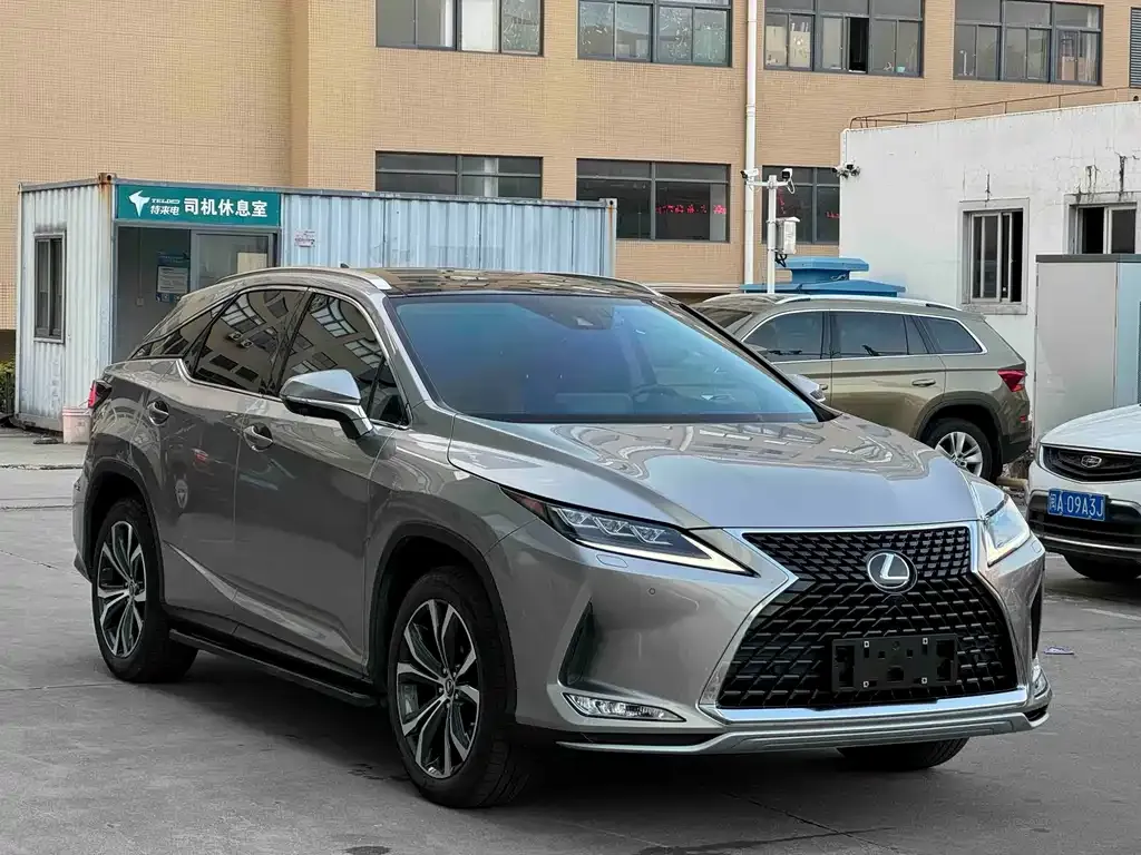 Lexus RX — фото 1