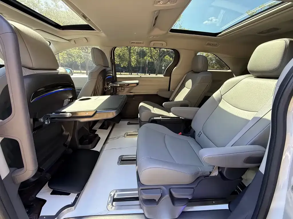 Toyota Granvia 2023 из CN, фото 2
