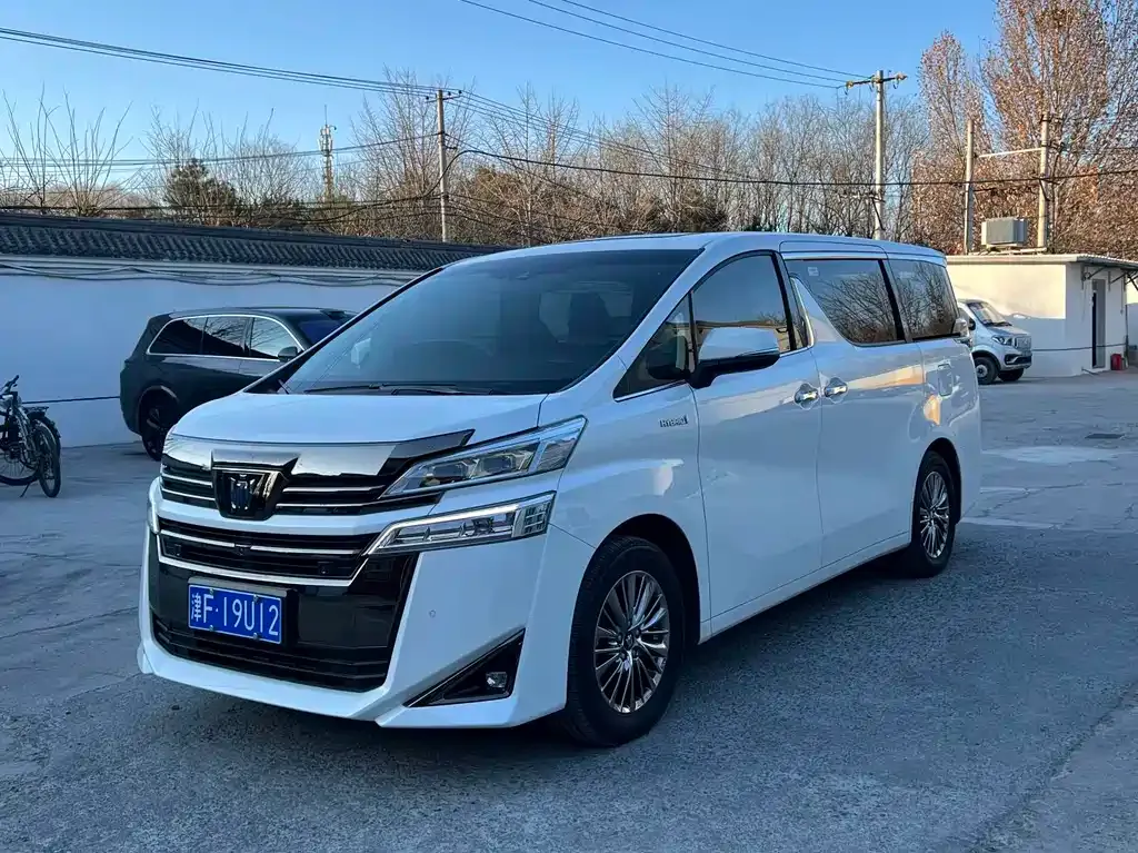 Toyota Vellfire — фото 1