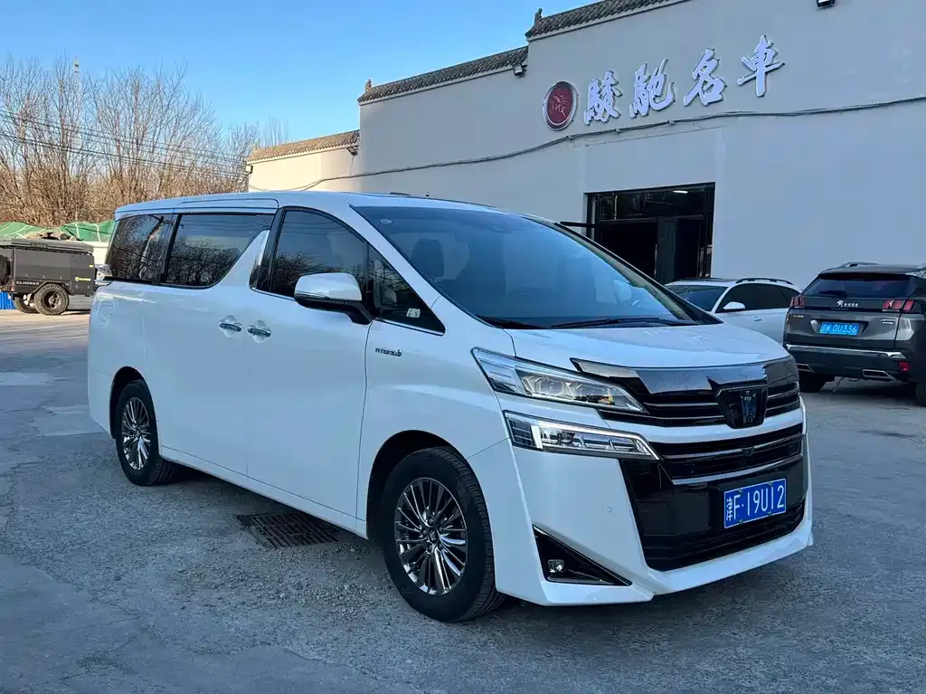 Toyota Vellfire — фото 3