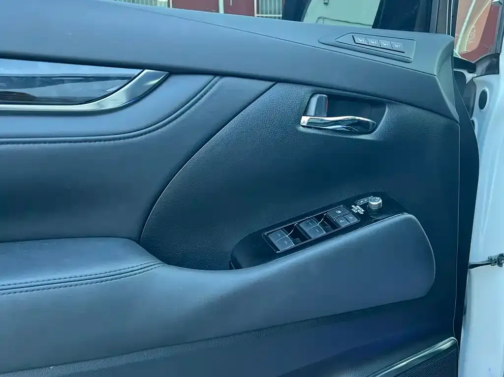 Toyota Vellfire — фото 5