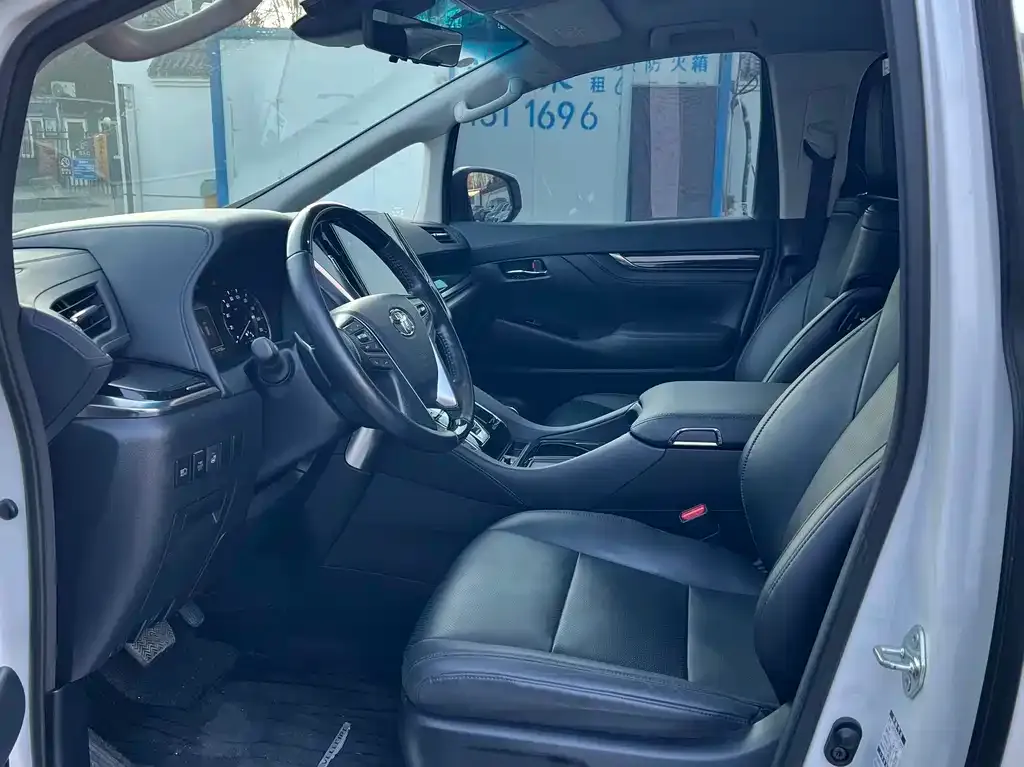 Toyota Vellfire — фото 6