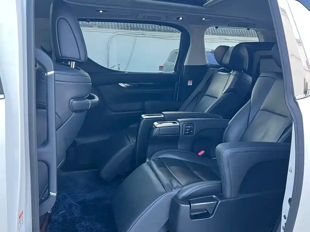 Toyota Vellfire — фото 4