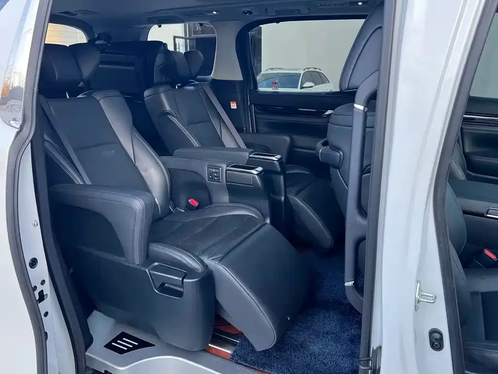 Toyota Vellfire — фото 8