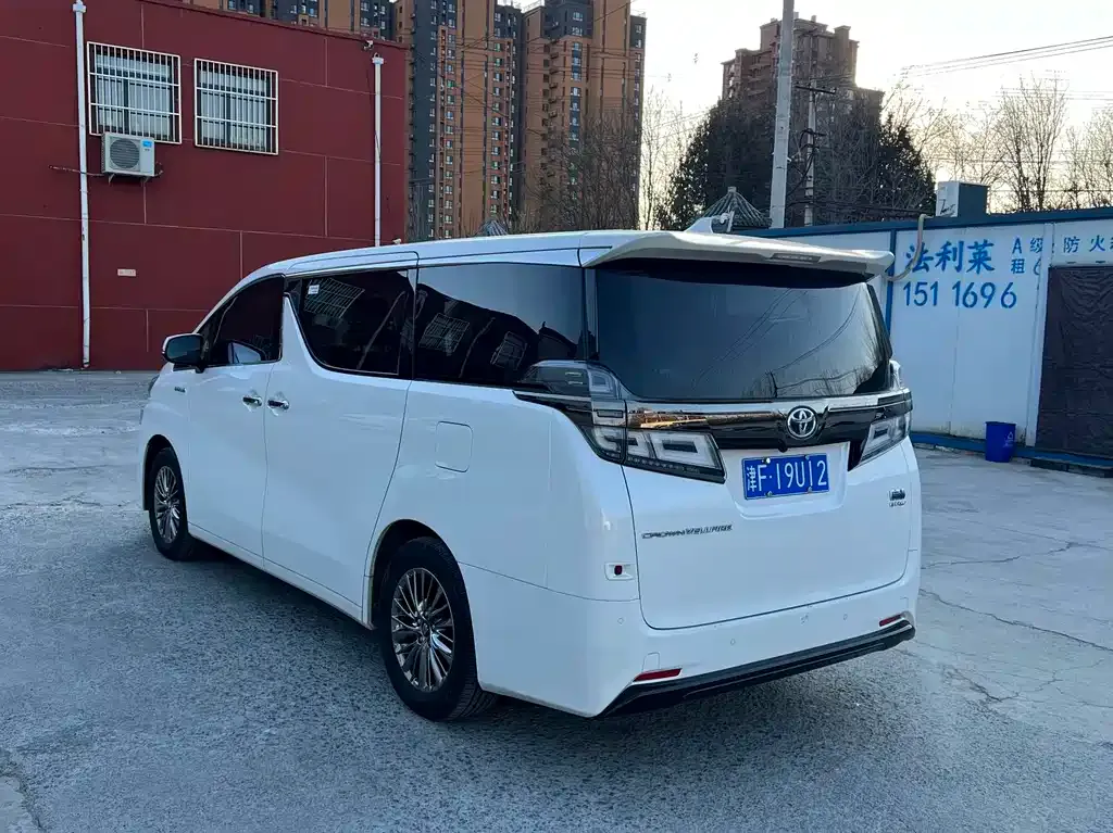 Toyota Vellfire — фото 7