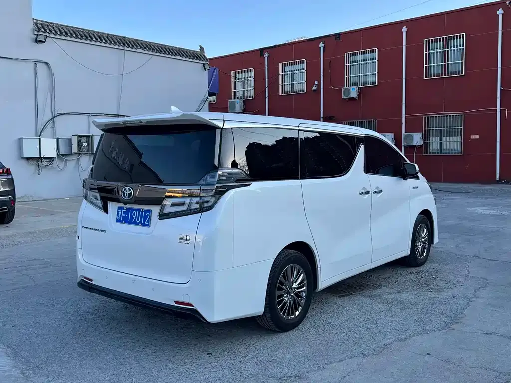 Toyota Vellfire — фото 2