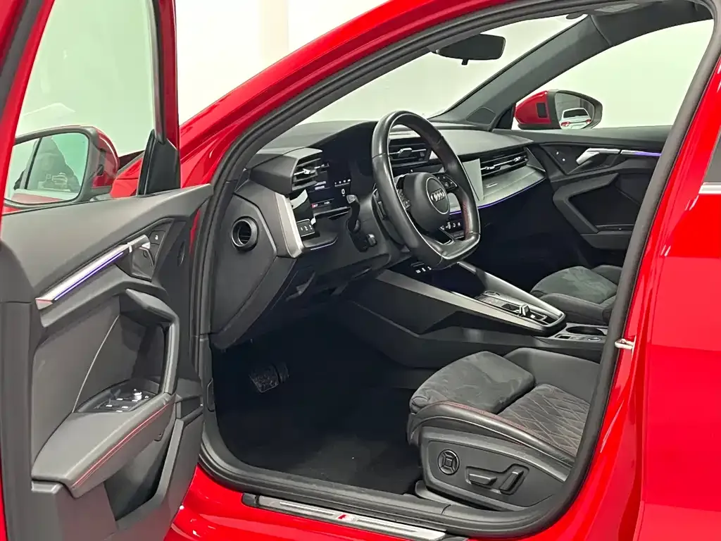 Audi A3 2023 из CN, фото 4